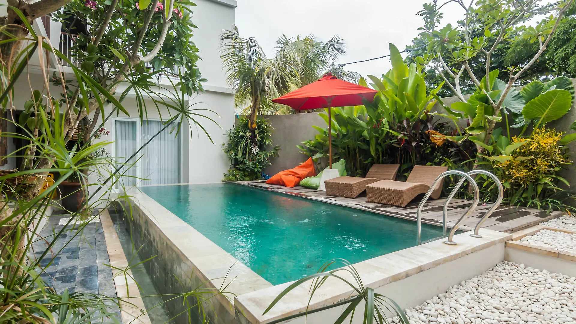 *** Guest house Zen Rooms Seminyak Kayu Jati Indonesia