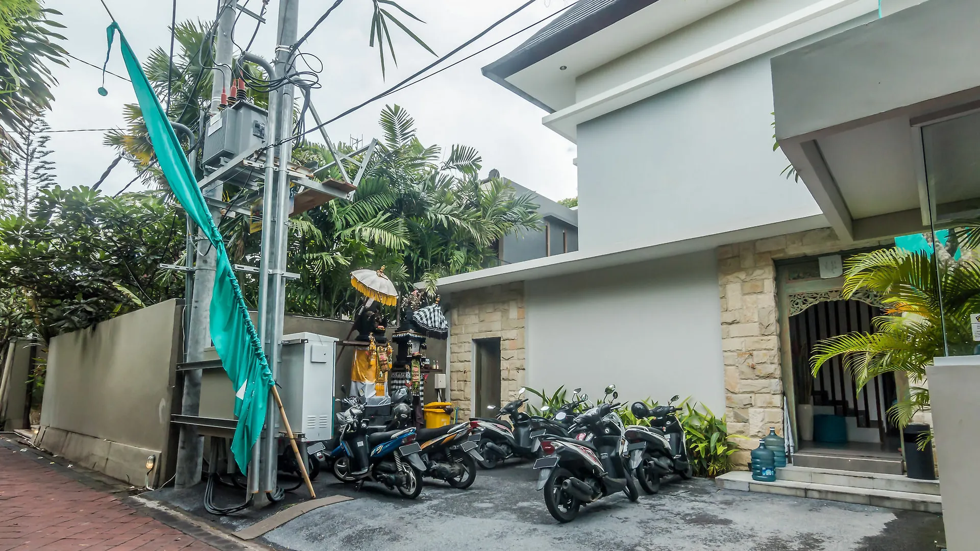 Zen Rooms Seminyak Kayu Jati 3*,